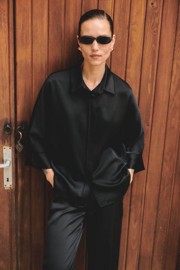 SATEN BOL KESİM GÖMLEK – BELİ LASTİKLİ SATEN PANTOLON