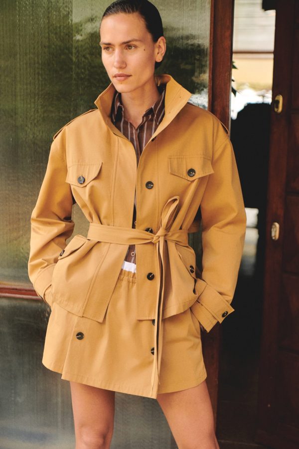 KISA TRENÇKOT CEKET-DÜĞMELİ ŞORT ETEK