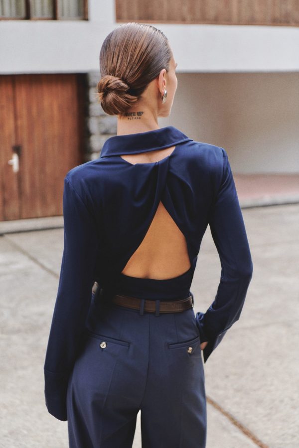 SIRT DEKOLTELİ GÖMLEK