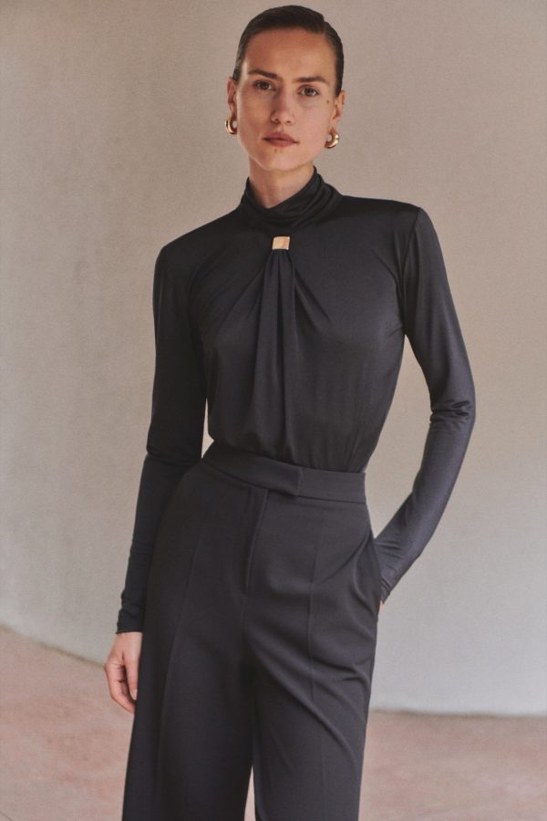 SIRT DEKOLTELİ BODYSUİT