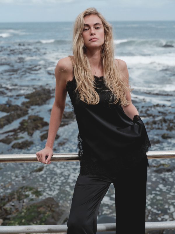 DANTEL DETAYLI SATEN BLUZ-BELİ LASTİKLİ SATEN PANTOLON