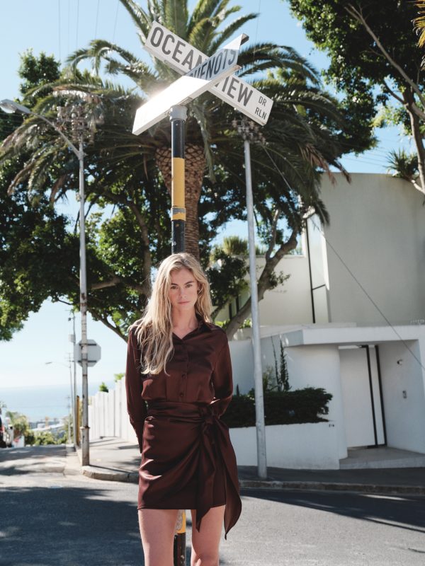 SATEN BAĞLAMA DEYATLI ELBİSE